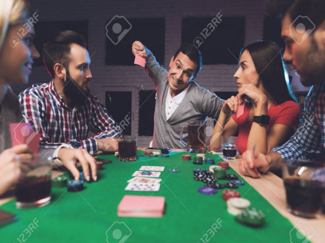 Kinh nghiệm chơi Poker – Quan sát đối thủ cẩn thận